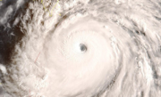 17级超强台风什么样 空间站拍到桦加沙台风眼：压迫感十足!