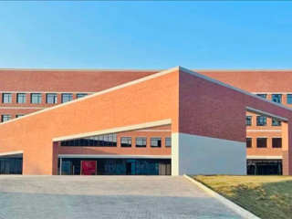 刘强东给母校捐赠京东群学楼启用 8年前捐3亿创记录！