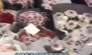 女生520收一屋子花 准备晚上摆摊去卖掉！