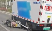 多地L4无人配送车连发交通事故！拖行电动车、撞车后自行逃离！