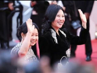五年20万公里！“50岁自驾游阿姨”回应走戛纳红毯：希望越来越多的普通人被看见！
