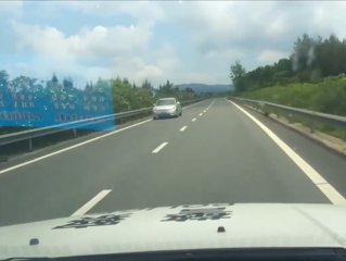 高速上逆行迎面遇交警 司机：一掉头我就后悔了！