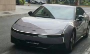赛博未来感十足 全新小鹏P7实车曝光：首次亮灯了！