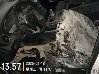 买包烟的工夫奔驰就着火了！车主怀疑是质量问题 鉴定完尴尬了！
